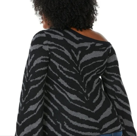 Sofia Vergara Plus One Shoulder Zebra Print Sweater 1X NWOT - Picture 3 of 4